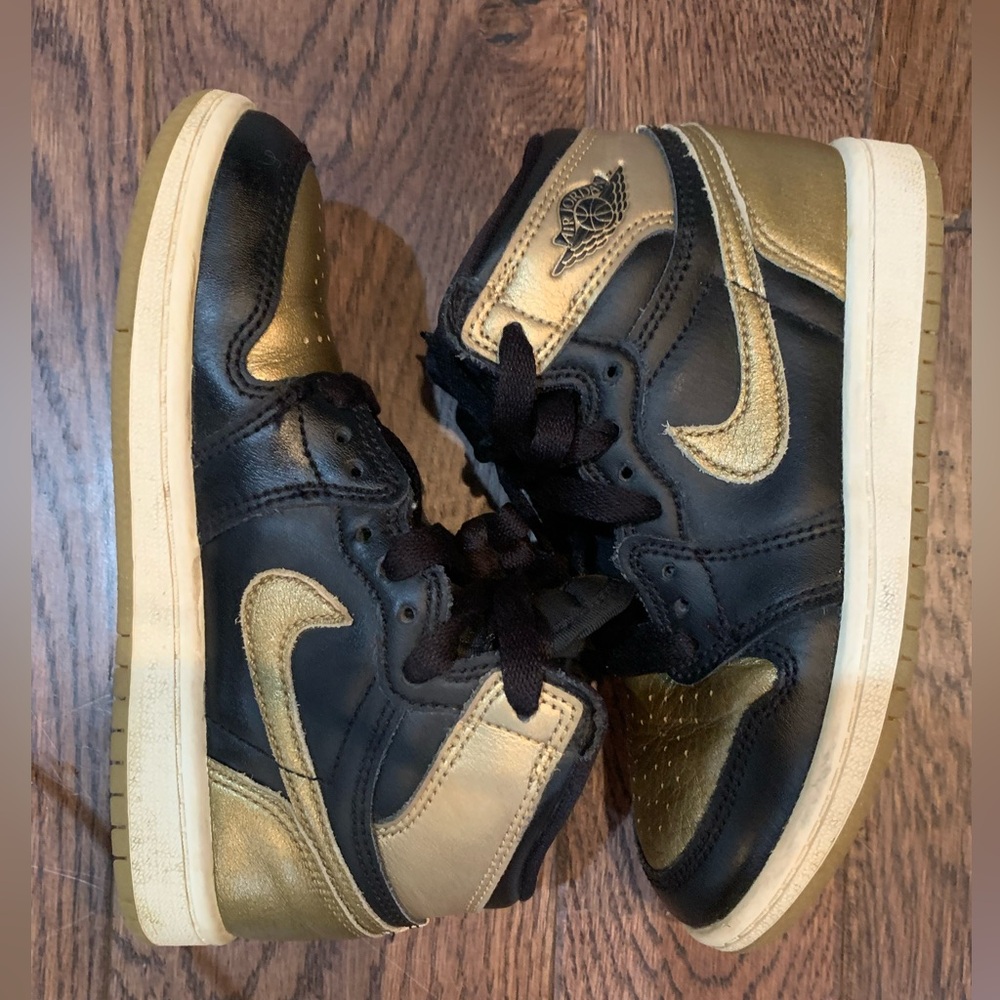 Nike Air Jordan 1 Retro High OG Black Metallic Gold GS Shoes FD1412-071 Size 12C